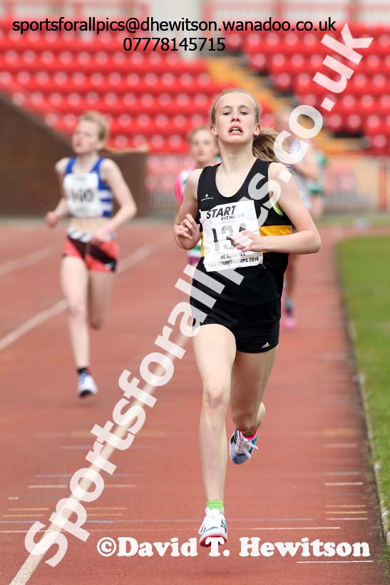 Girls under-13s 1500 metres, North Eastern Track and Field Champs, Gateshead Stadium. Photo: David T. Hewitson/Sports for All Pics